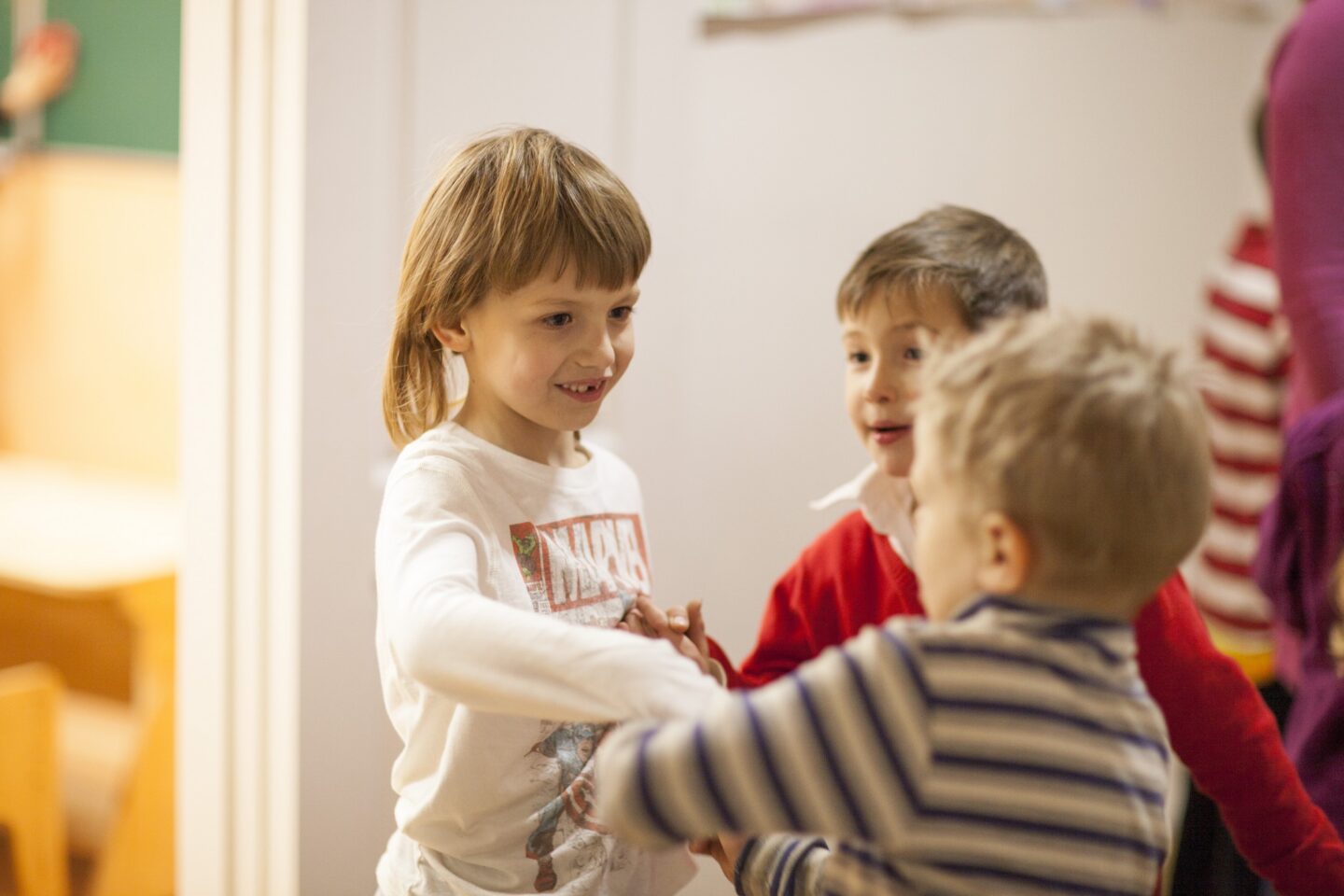 Не така, як усі, освіта