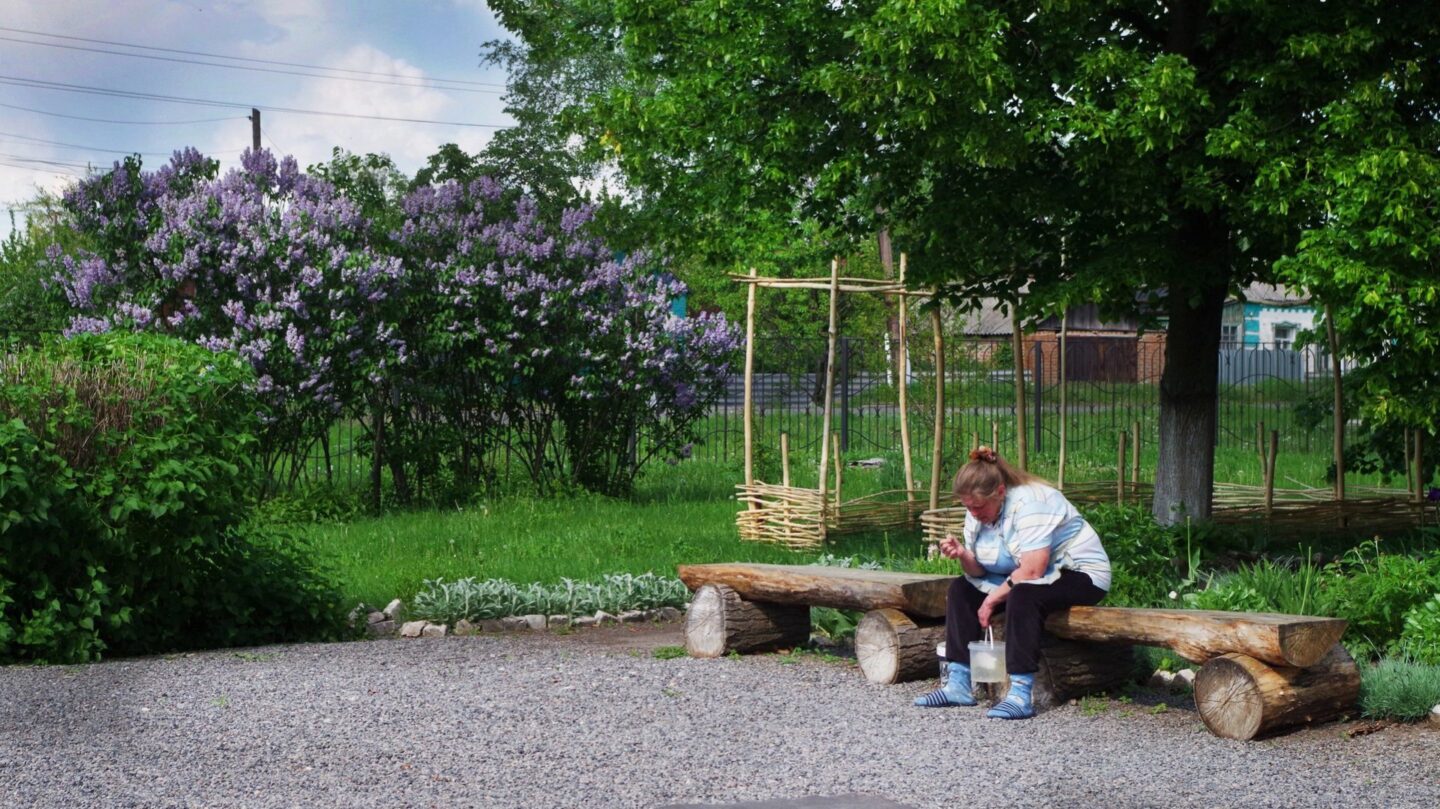 Жінка. Колонія. Дім.