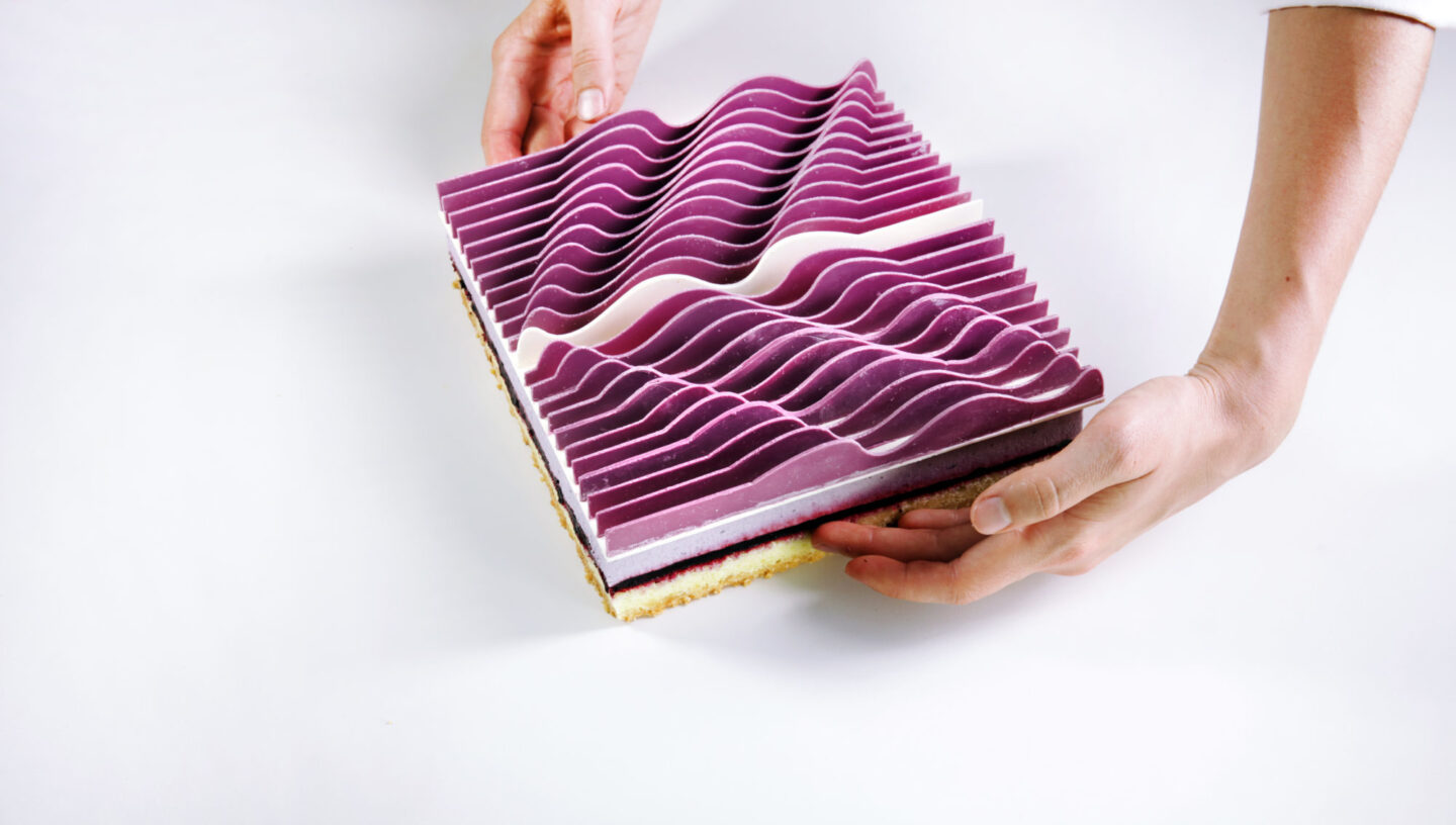 Побудувати торт