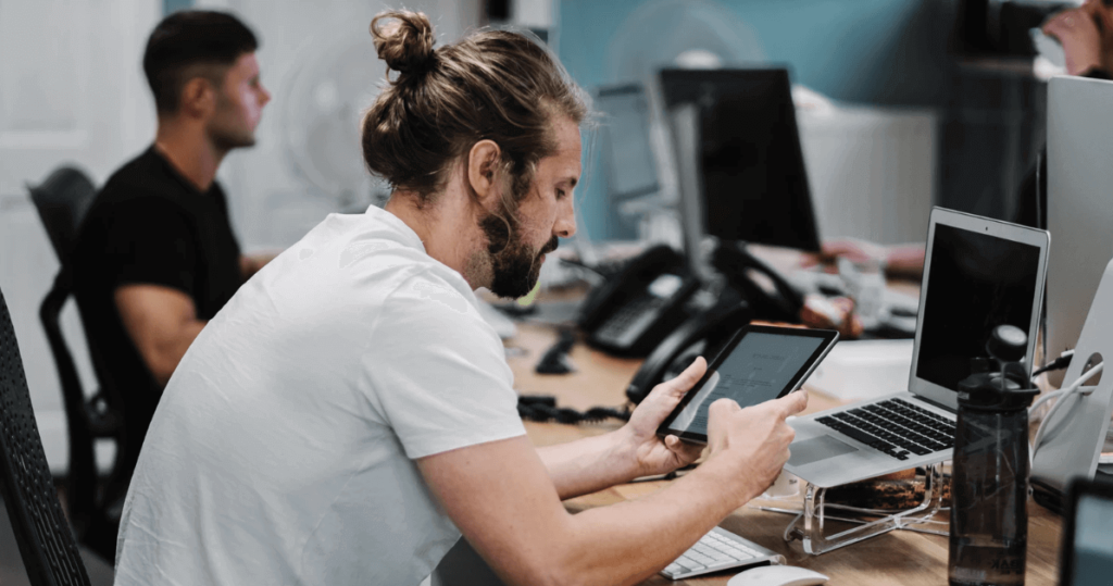 Як технології заважають і допомагають працювати