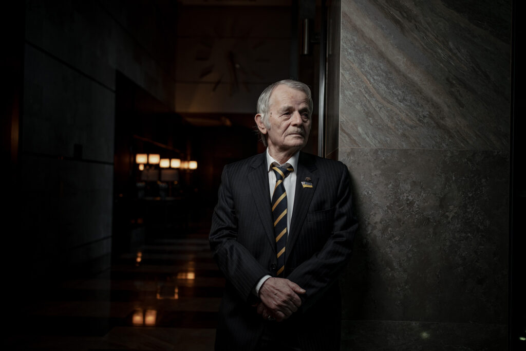 «Припинити просити, почати вимагати»