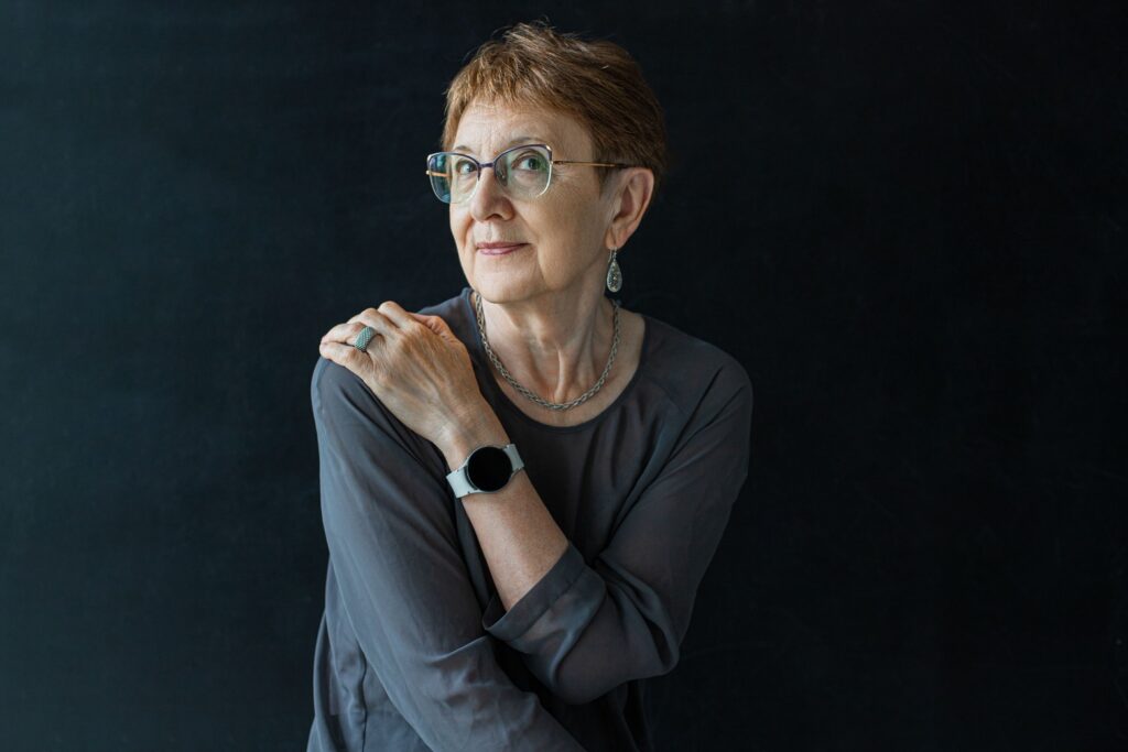 Ставити незручні питання та почуватися білою вороною