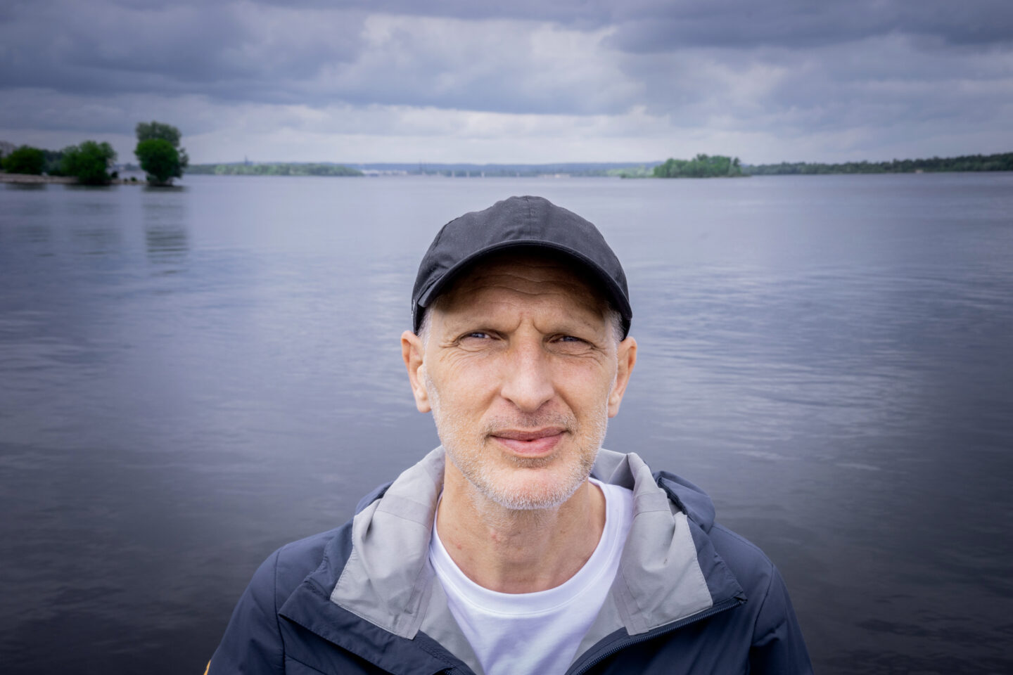 A stone is the first one to enter the garden